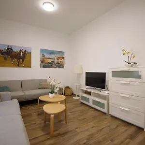 Rentalsevilla Luminoso Apartamento En El Centro Apartamento Sevilla