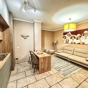 https://apt-amos-city-center.hotels-in-tirana.com
